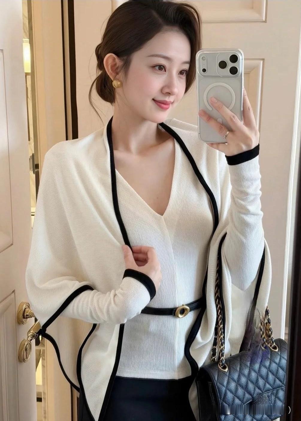 人生这场旅行，
谁不是一路跌跌撞撞，
在泥泞中摸索前行？
每一个摔跤，
每一次碰