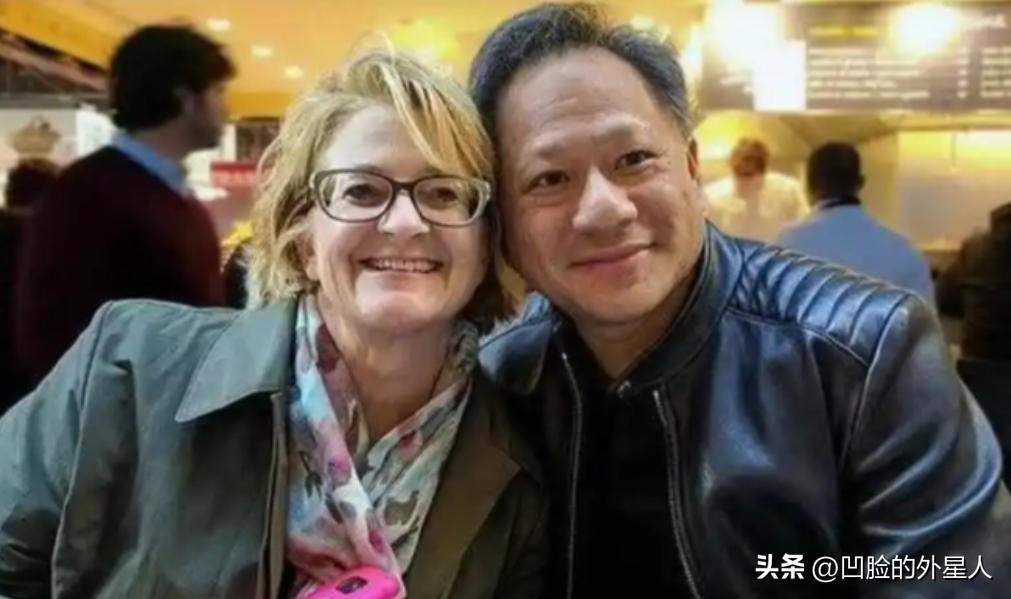 怪不得有这么一种说法，说华人如果和白人结婚，不出三代，基本就看不到华人的模样咯。