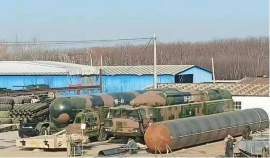 一张破模型照片就让美国专家集体高潮、嚷嚷着能睡安稳觉了？结果东风-41一亮真家伙