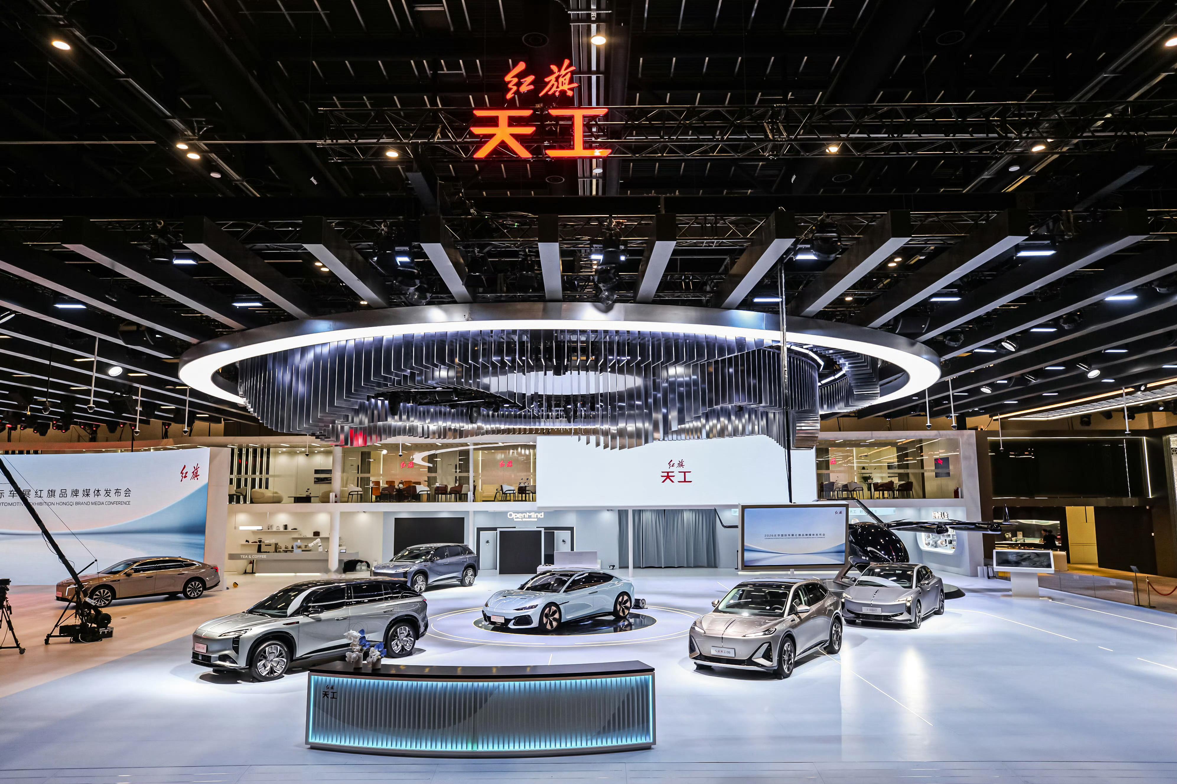 金葵花把千年非遗文化装进车里目前红旗的金葵花系列涵盖了国礼、国雅、国耀这三款车型