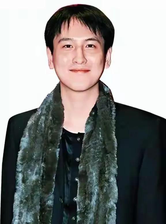 汤珈铖：豪门里的“另类”公子

要说投胎技术哪家强，汤臣集团二公子汤珈铖必须上榜
