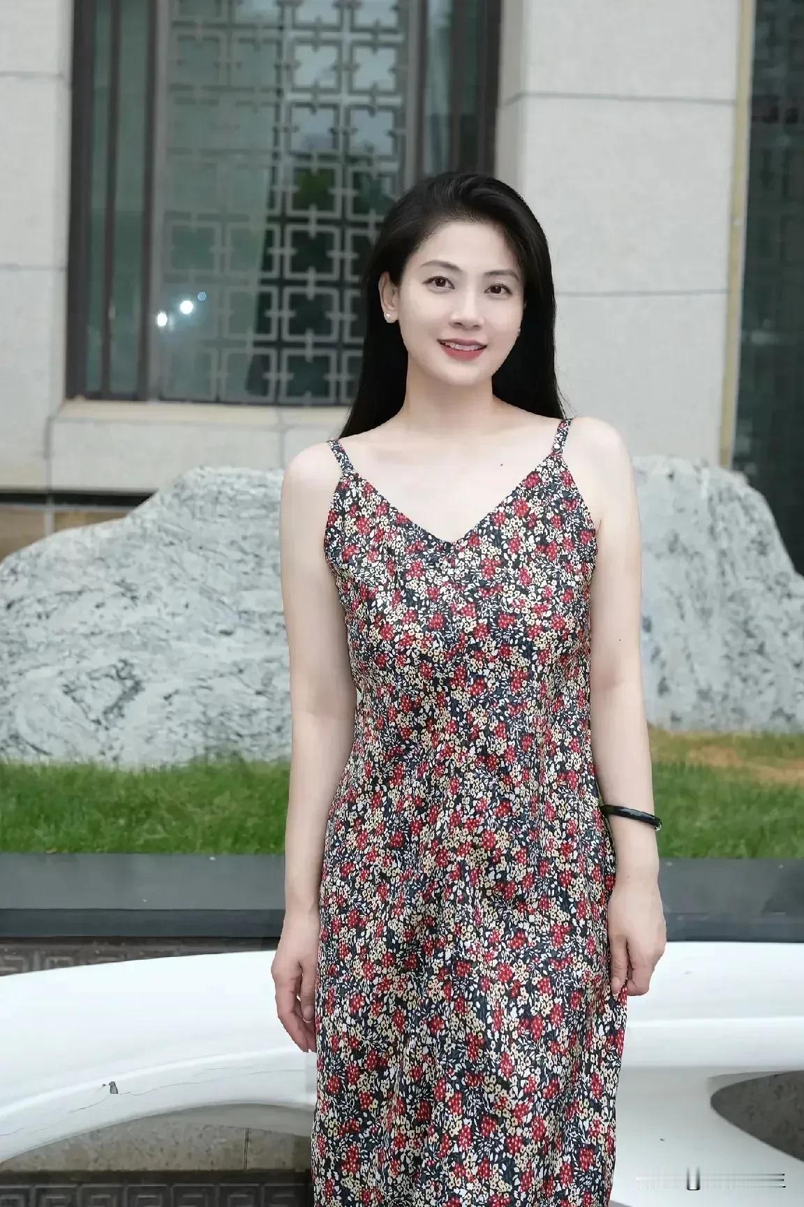 声音很轻
就把倾听做得认真​
梦想很远
就把当下走得扎实​
路途很长
就把风景装