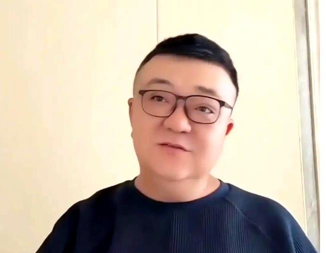 董路就不要掺和《抓特务》的事了！
董路你是训练足球小将的，虽然取得了一些成绩，积
