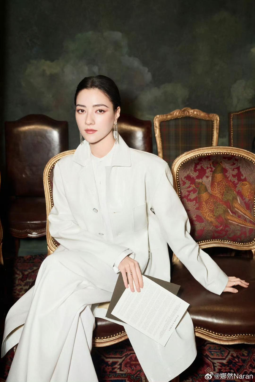 娜然深夜冲上热搜！晒健身照硬刚瘦脱相质疑，和章子怡走了相反的路
 
3月25日深