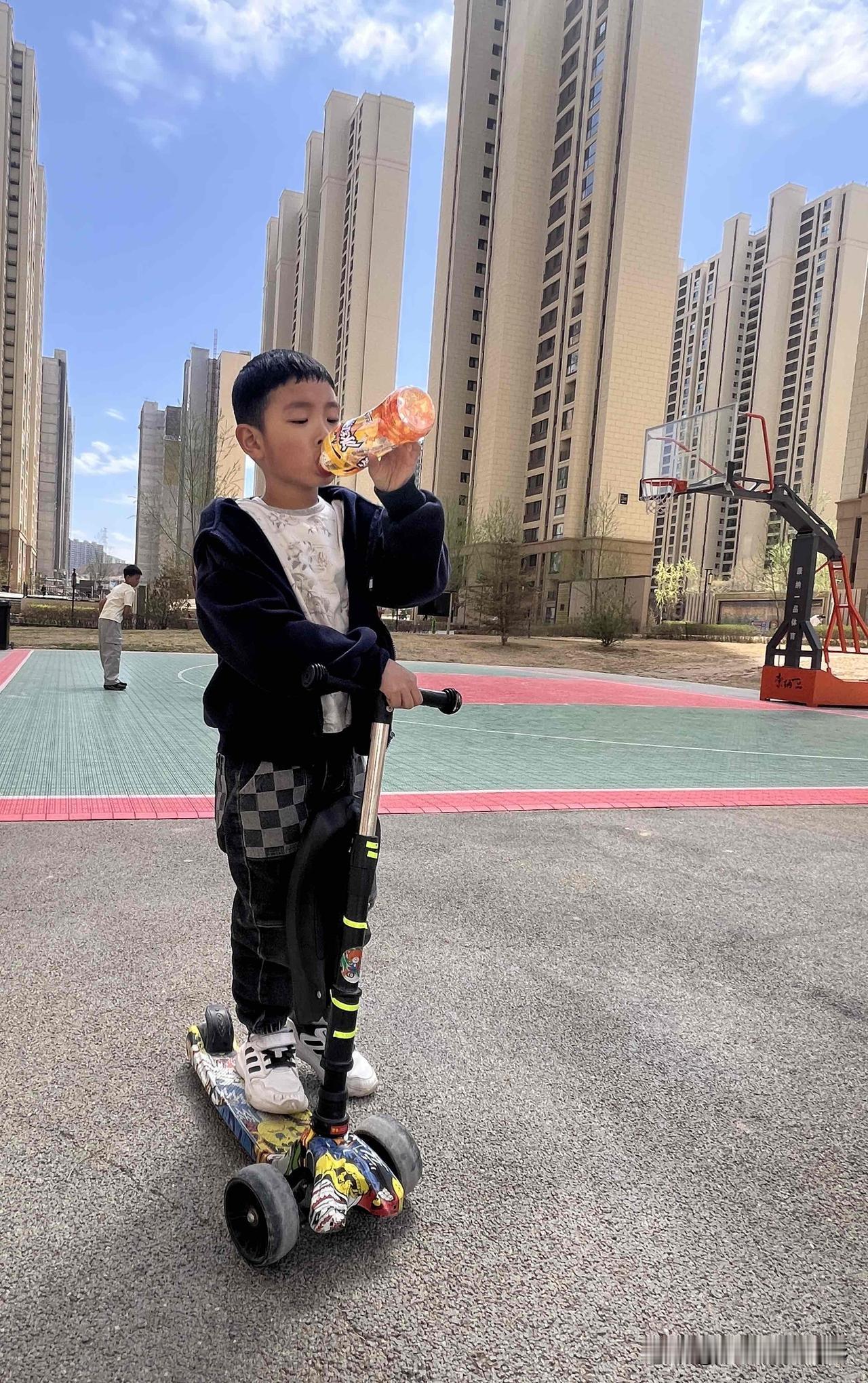 换种方式带孙，小孩喜欢听好话，鼓励真的比指责管用

我今天换了个思路带外孙，不再