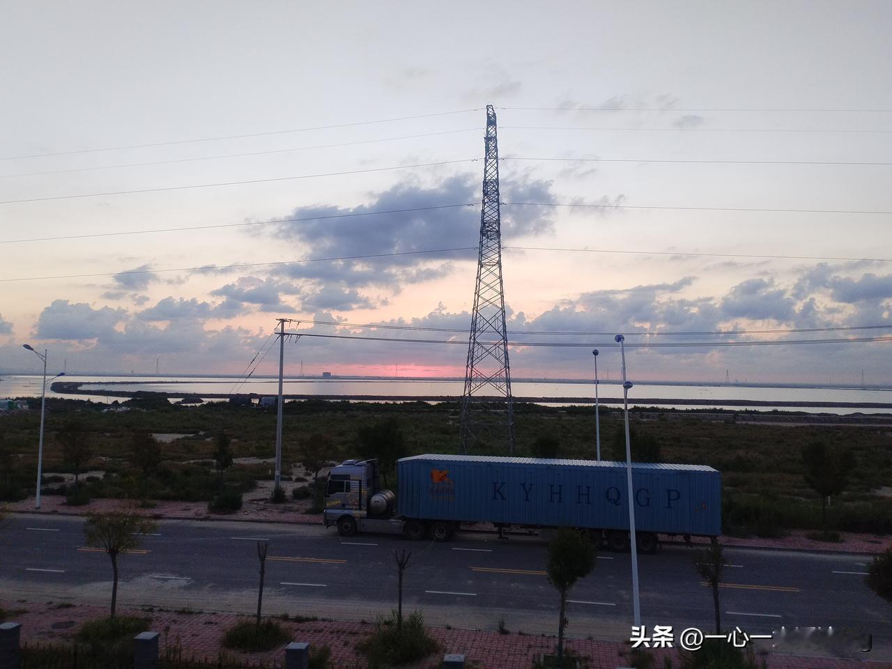 众友友早上好！
今天是9月1日星期二，日出时间5.39分，日落时间6.41分，白