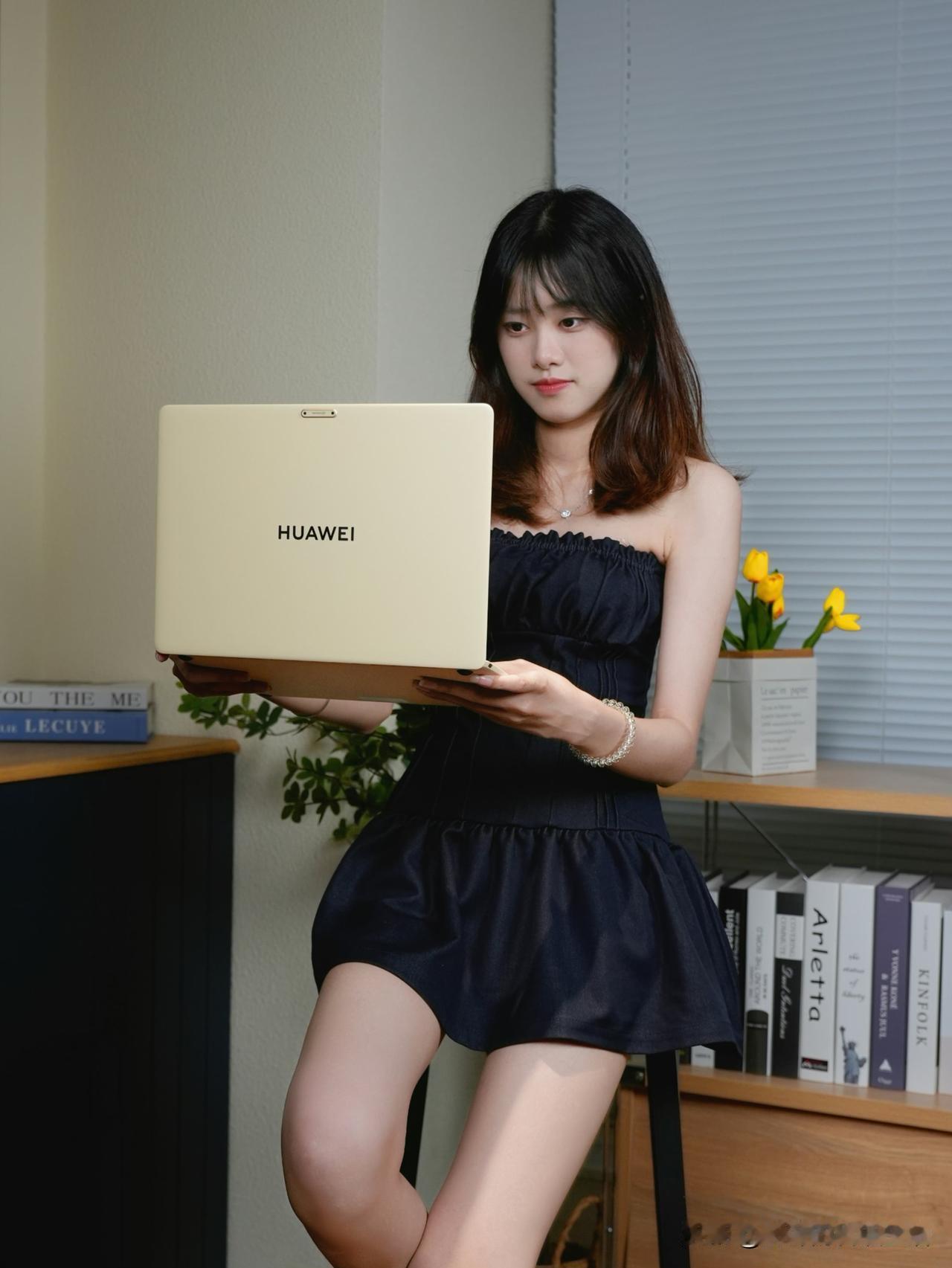 余承东发了个拆机视频，798克的鸿蒙电脑MateBook Pro S，整机找不到