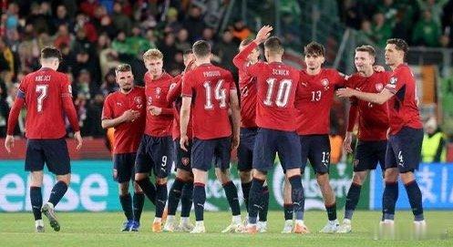 今日推荐足球 002 世界杯 韩国VS捷克方向：让负比分：1-1 1-2 0-2