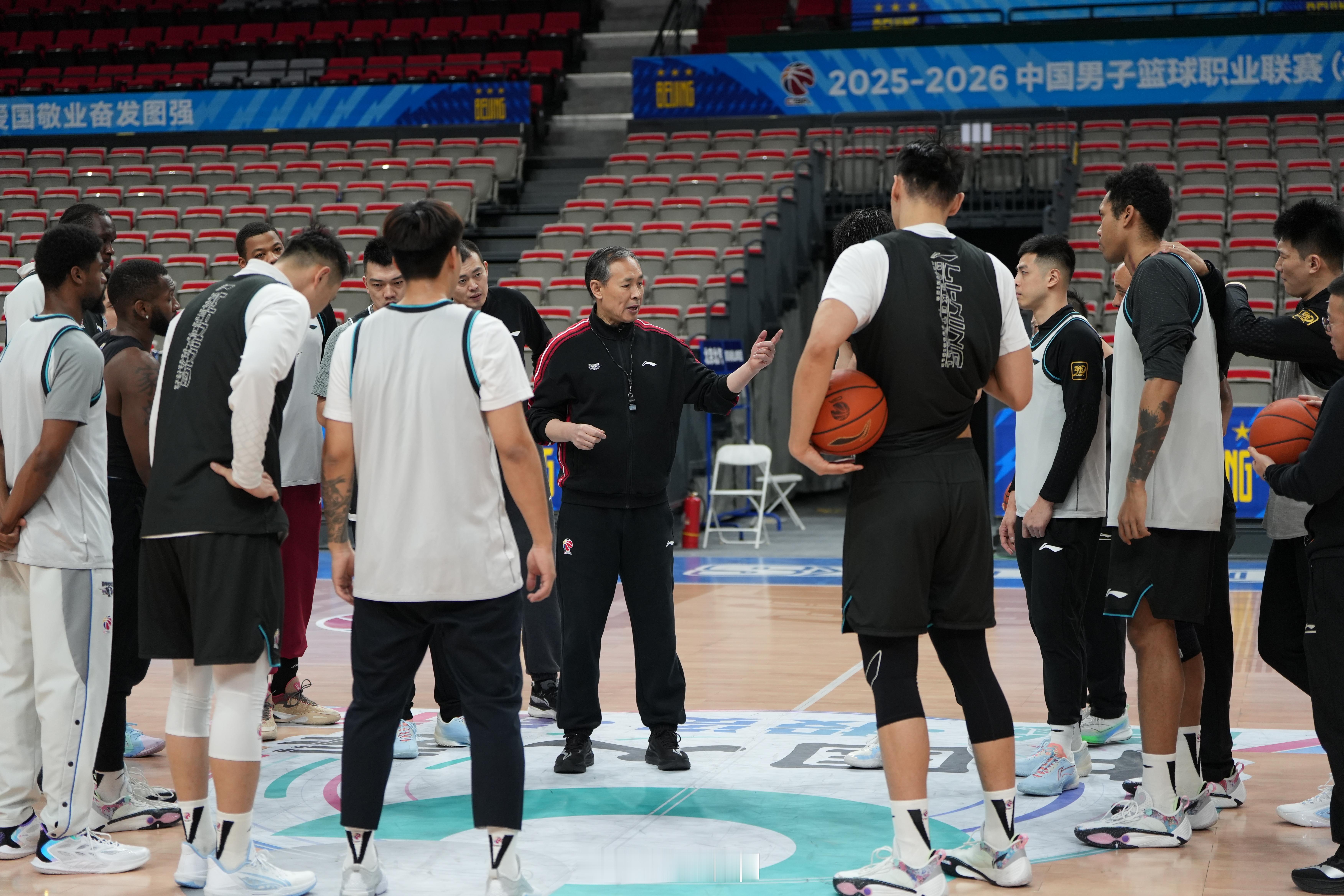 北京男篮vs青岛男篮 年前最后两战了，伤病都存在，但大家求战欲望都很强烈。刚问了