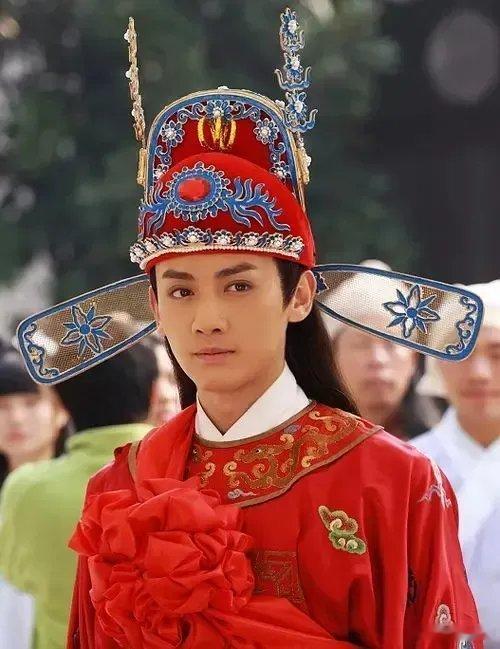 乔振兴新发型大变身，差点认不出！《以法之名》里那个他，原来一直活跃在荧幕前。变化