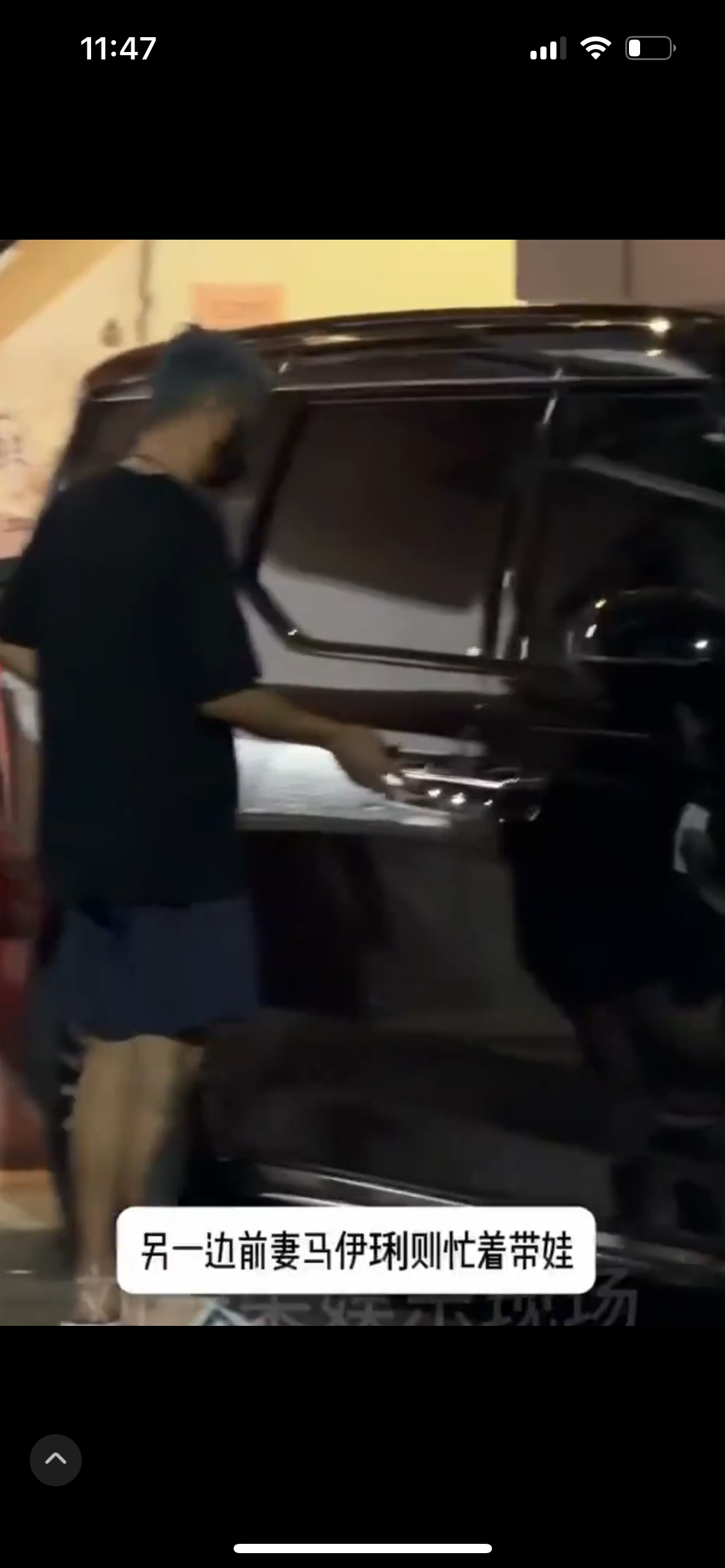 文章带女友去看话剧，不少情侣把看话剧，当作氛围感约会新选择，褪去影院快餐式观影的
