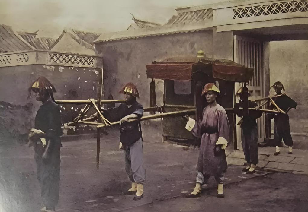 1898年春天，日本前首相伊藤博文访华。甲午战争才过去四年，割台湾、赔两亿两白银