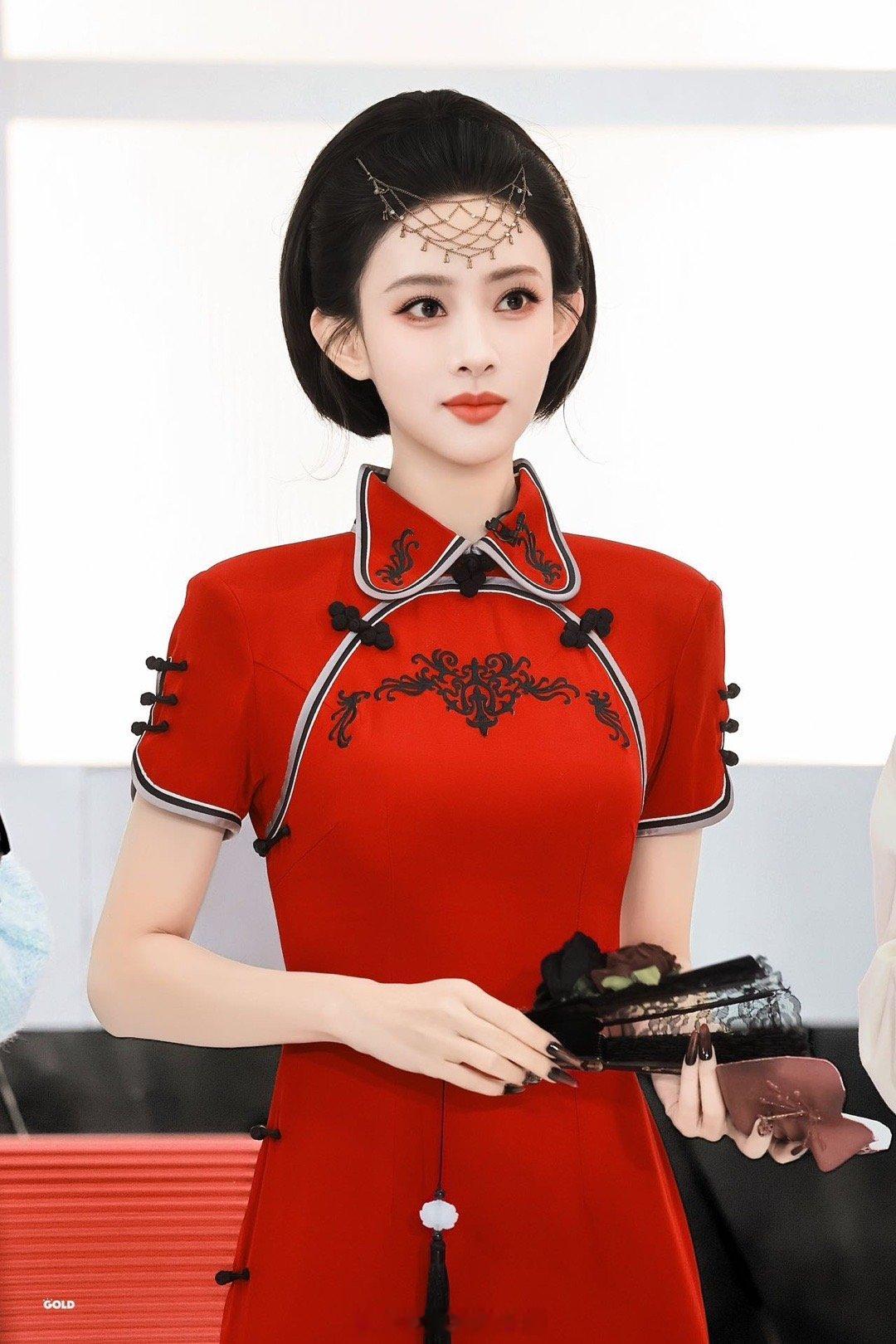 孟子义当铺主理人孟子义喜欢阿精 孟子义把阿精的魅惑与神秘拿捏得太到位了！一颦一笑