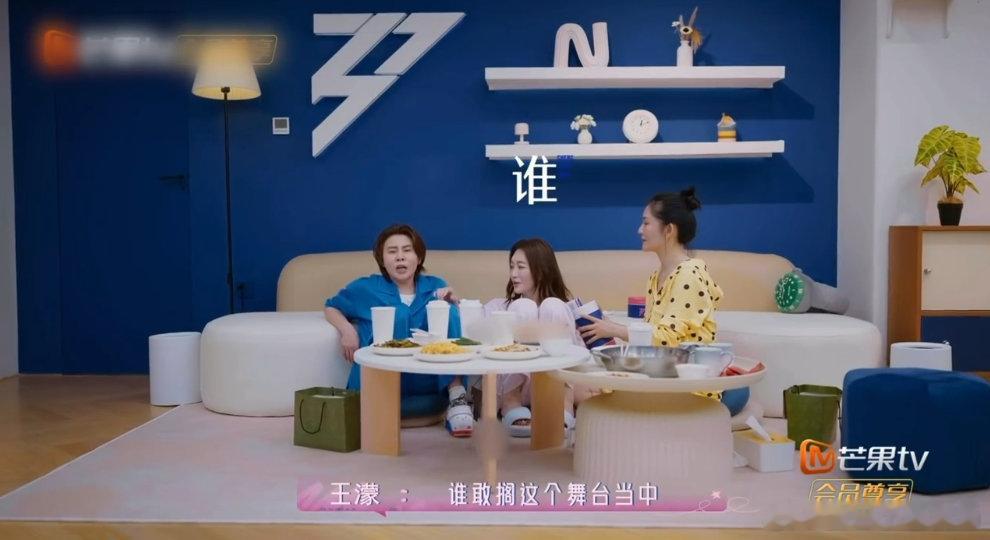 王濛霸气维护李小冉王濛为李小冉放狠话王濛谁懂这种被坚定护住的感觉，王濛霸气撑腰放