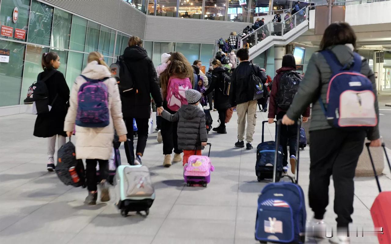 【乌克兰教育部副部长：许多大学教师和学生已经前往欧洲】
基辅时间2025年11月