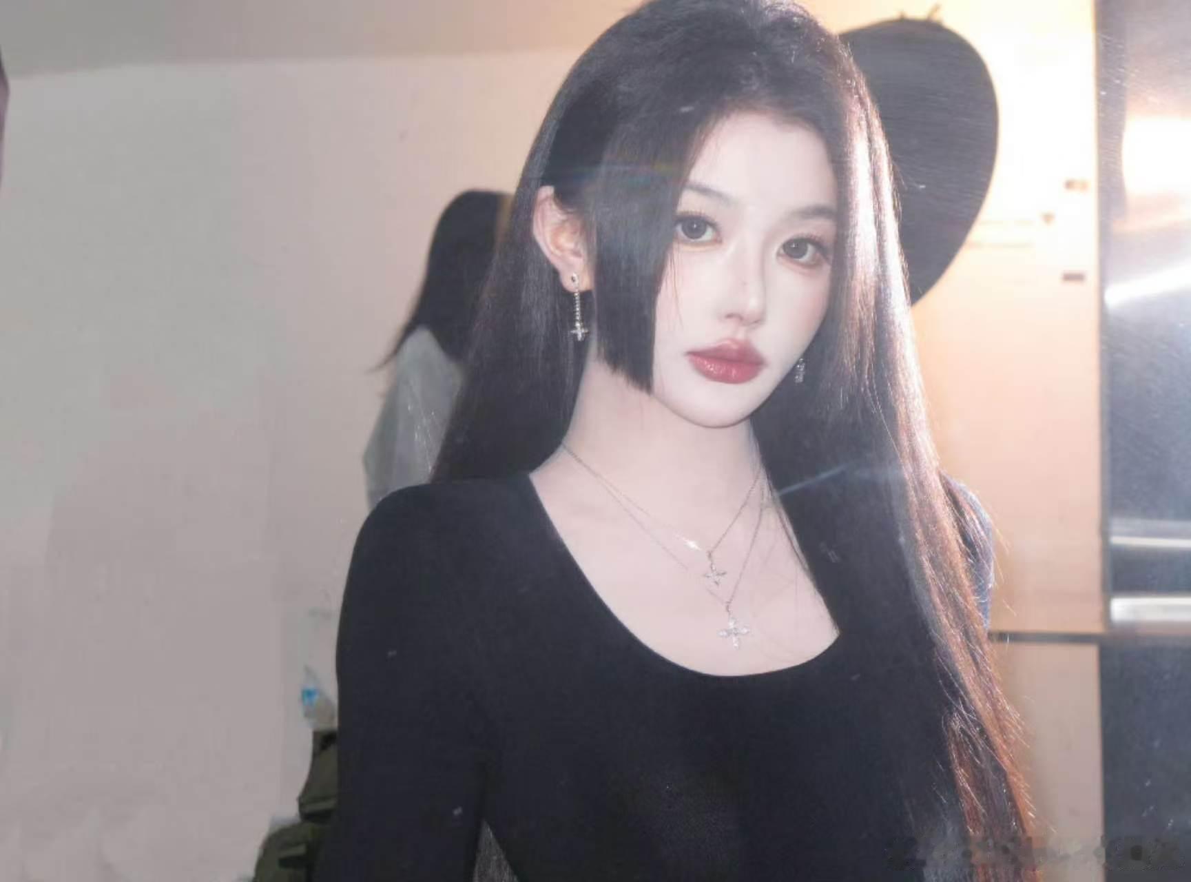 孔雪儿回应艺人妆发老师容易被骂孔雪儿心疼妆发老师被骂 很多妆发老师被差评攻击后，