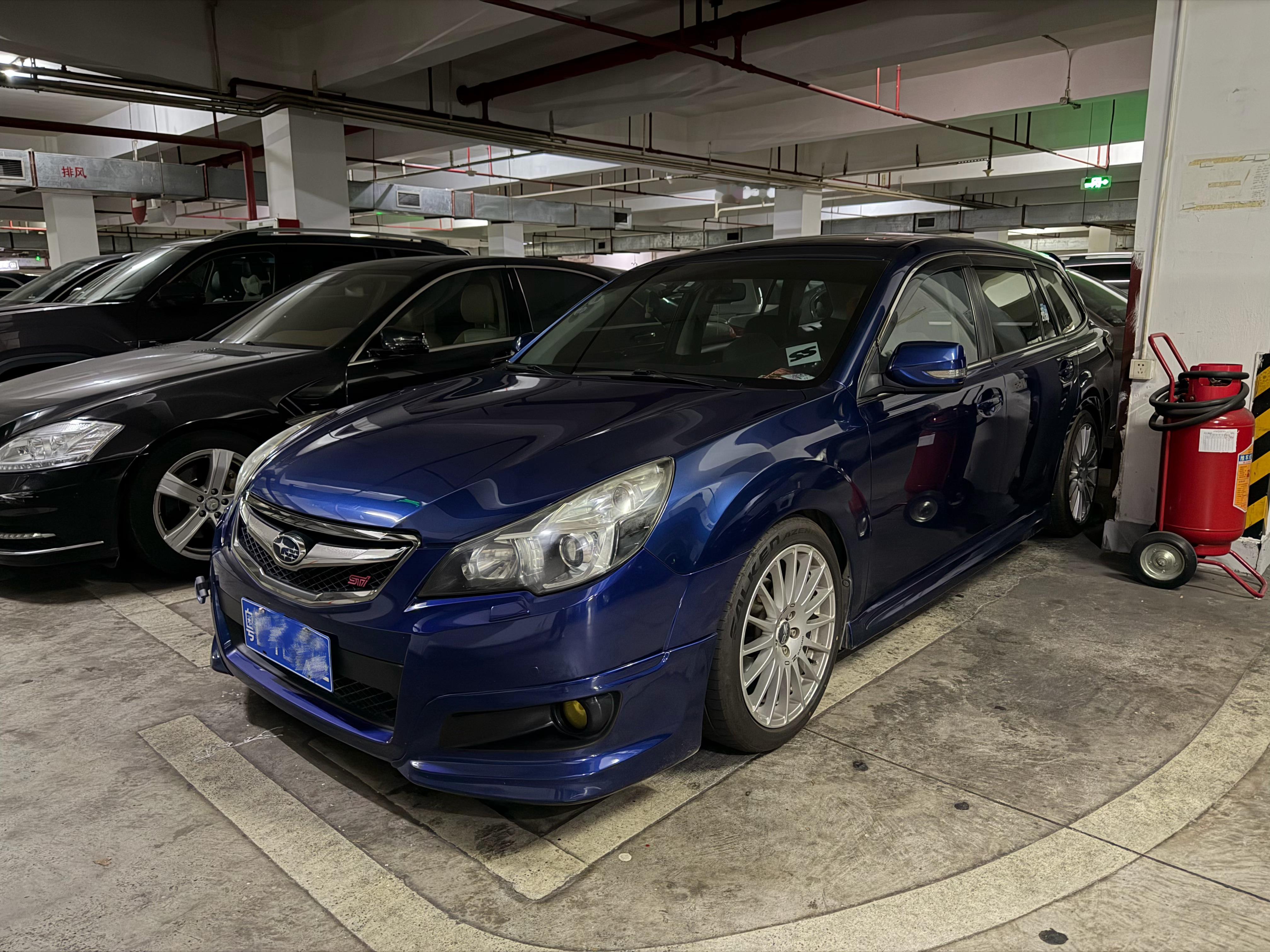 我太喜欢广东的氛围了，酒店地库随便走走就这些我要是本地人必须弄辆12代皇冠代步，