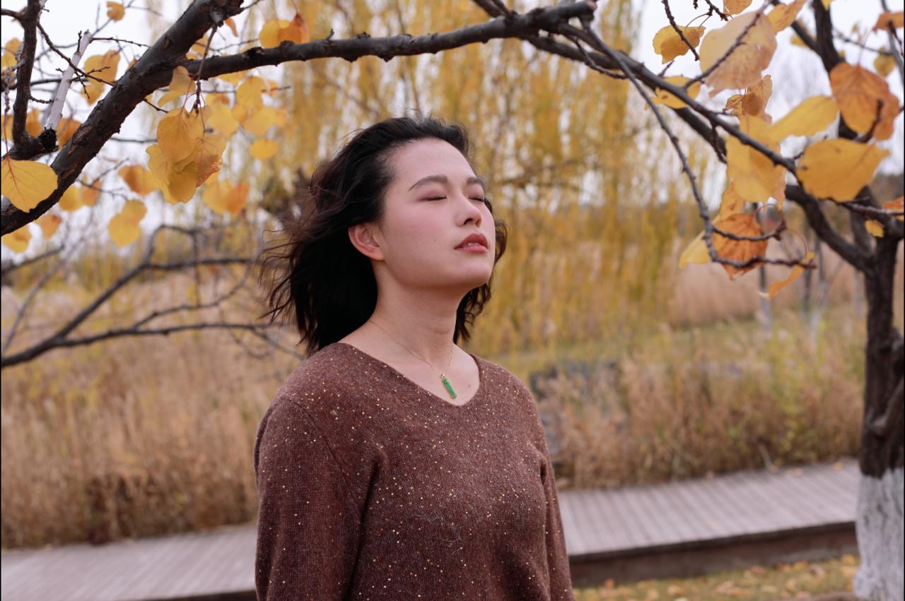 摄影约拍 人像写真 户外环境人像摄影 秋叶黄晋阳湖公园偶遇随拍原创原图直出照片