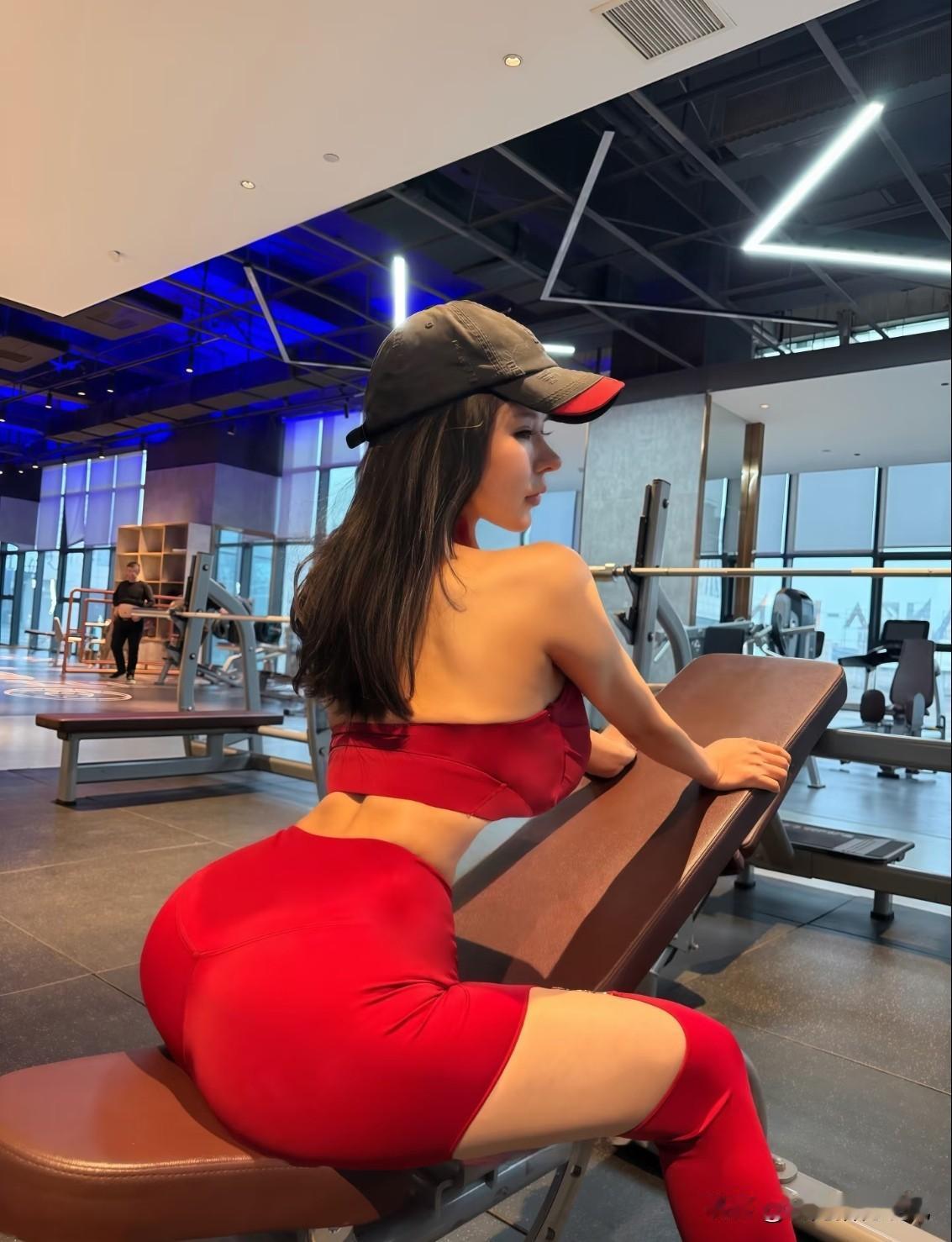 我觉得人生最重要的，从来不是追着功名利禄跑，而是守住那些实实在在的温暖和心安。