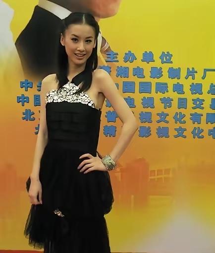 年轻时候的黄圣依非常清纯，妥妥的女神