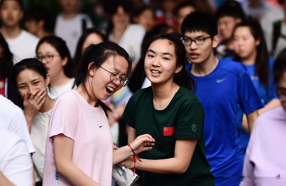 网红名师杀人于无形，有多少家长被精神控制。
在网上搜索杀人于无形的词条，竟然和量