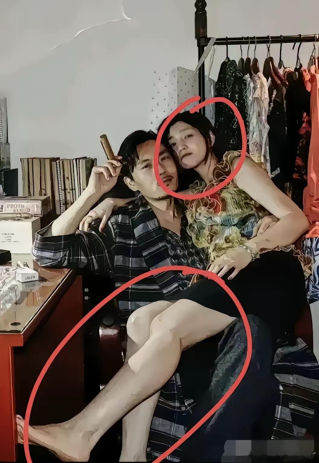 秦昊和陈妍希还有这样亲昵的照片，这是剧情需要还是他俩有过情况？照片可见，秦昊一只