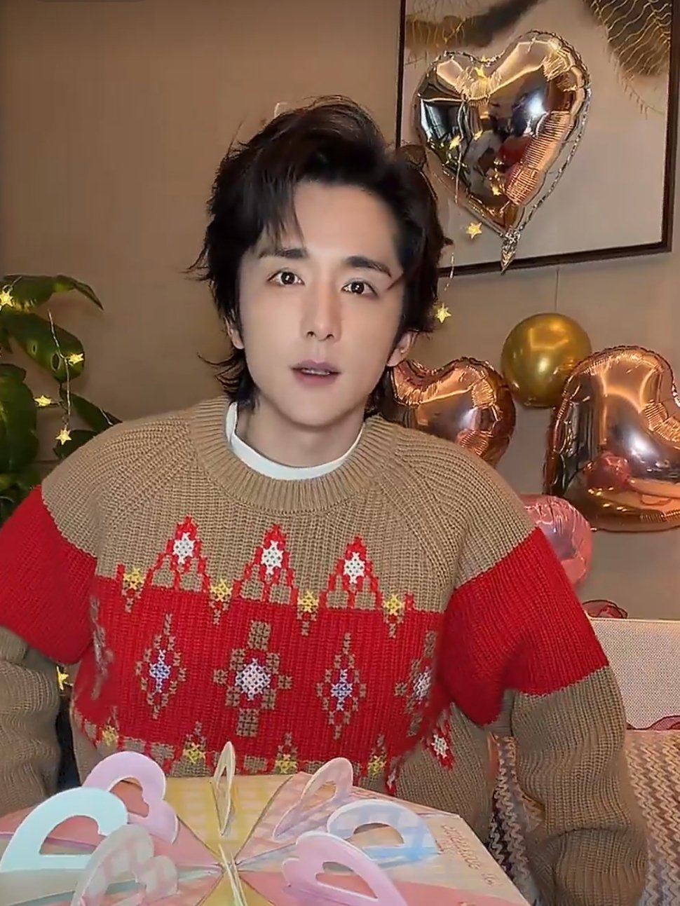 张新成直播复盘2025张新成直播复盘2025，影视、音乐双开花，解锁多元舞台与角