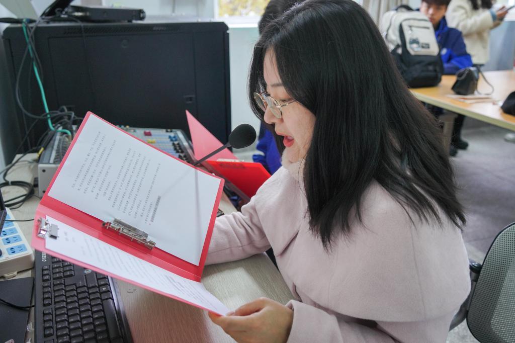 上海信息技术学校举行“守法治初心，护消费权益”主题升旗仪式