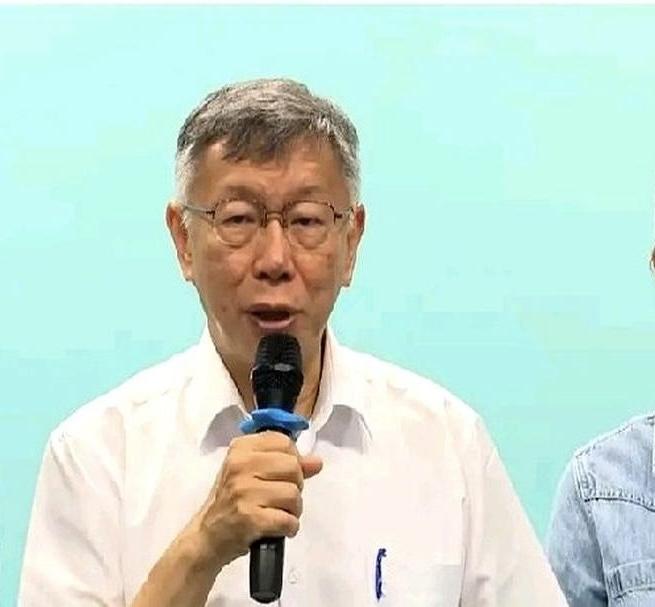 柯文哲不是成熟的政治家，善耍小聪明，得不偿失。要命的是他自命不凡，往往在一个地方