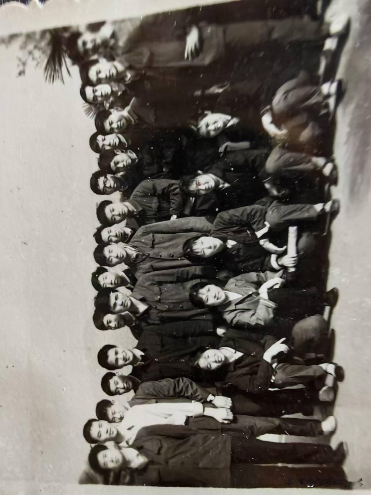 昨日的高中同桌，今天高考状元！48年已逝，同学们，大家都好吧？
1978年，高考