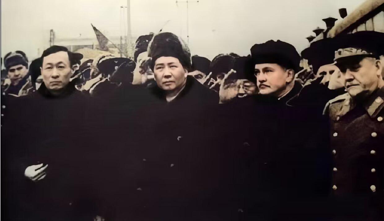 毛主席首访莫斯科，不卑不亢争取平等新条约，这番对话尽显大国底气
 
1949年1