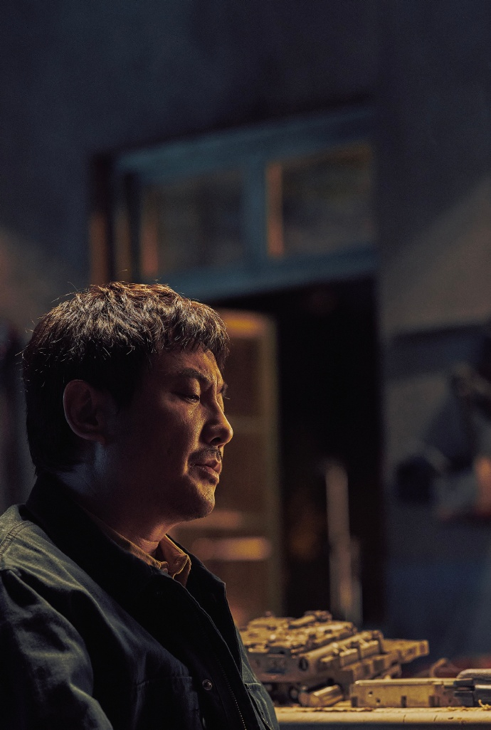 谁给沈腾画的眼线 腾哥眼线加持喜剧感拉满，笑容自带光芒超有魔力，飞驰人生相伴七载