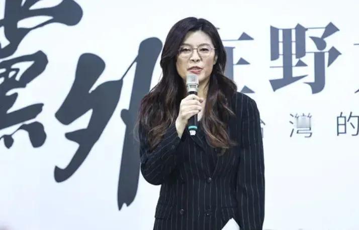郑丽文机会来了，昨天上午卢秀燕正式表态不参选国民党党主席。

也就是说，朱立伦的