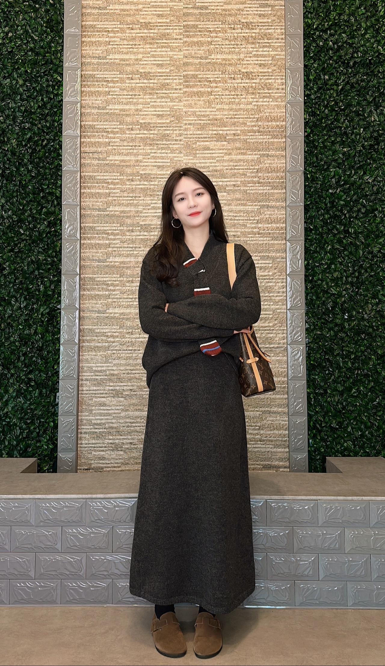 知人不必言尽允许真情假意并存套装 针织衫