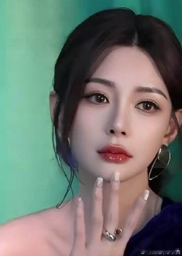 沈梦辰 美商 她懂得如何利用色彩和线条来塑造完美身材比例，细腻的妆容加上独特的服