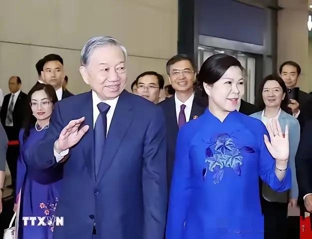 摊牌了！苏林前脚刚登上回国的火车，后脚中越联合声明就砸下来，铁路、矿产、核安全、