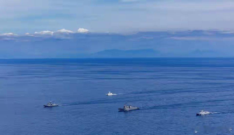 黄岩岛以东发生激烈对峙！052D合肥舰不顾阻挠，强行加入美菲舰队更值得警惕的是，