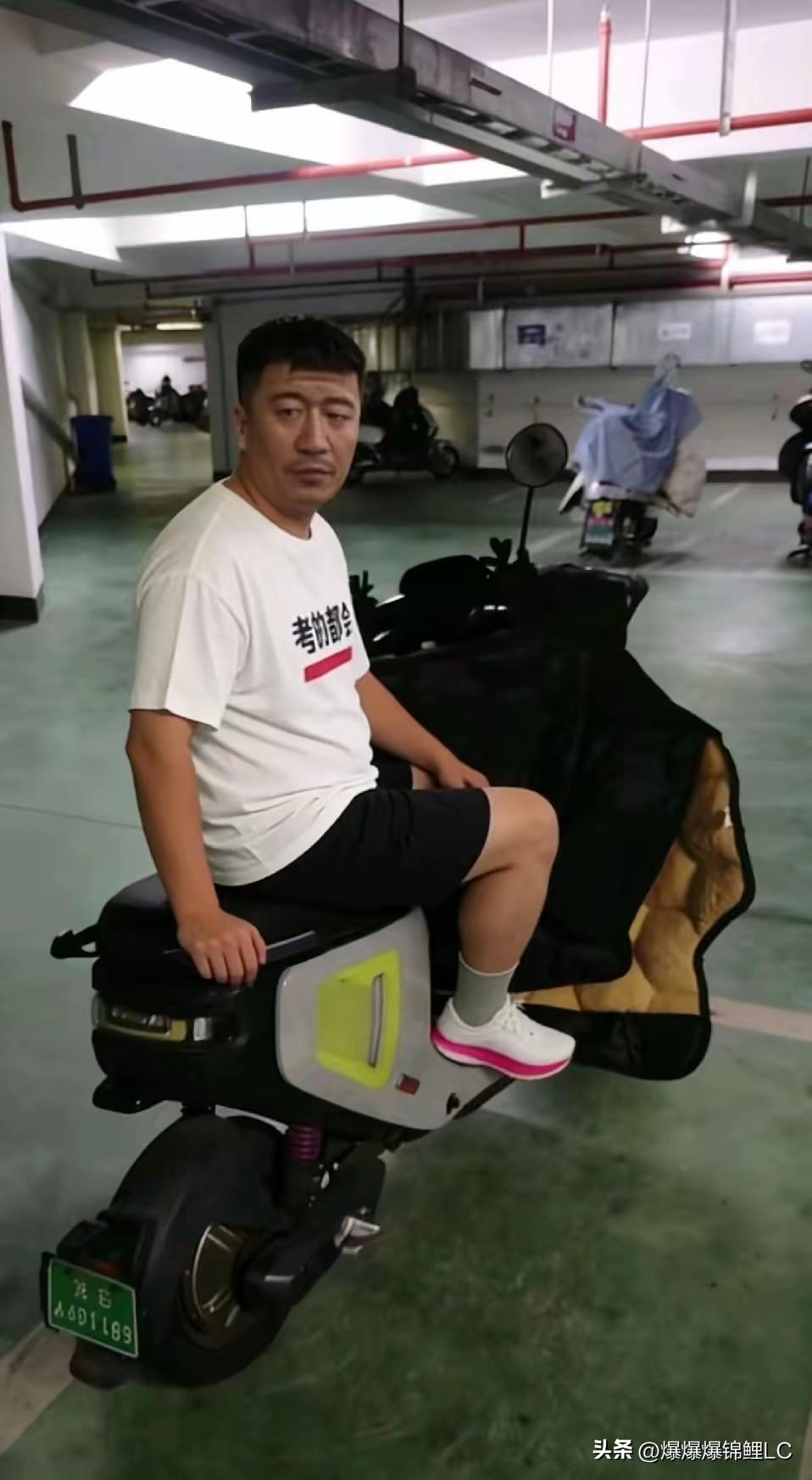 看到武亮发文说，以后每年峰哥的生日和忌日，公司都会直接放假一天，方便大家去祭拜。