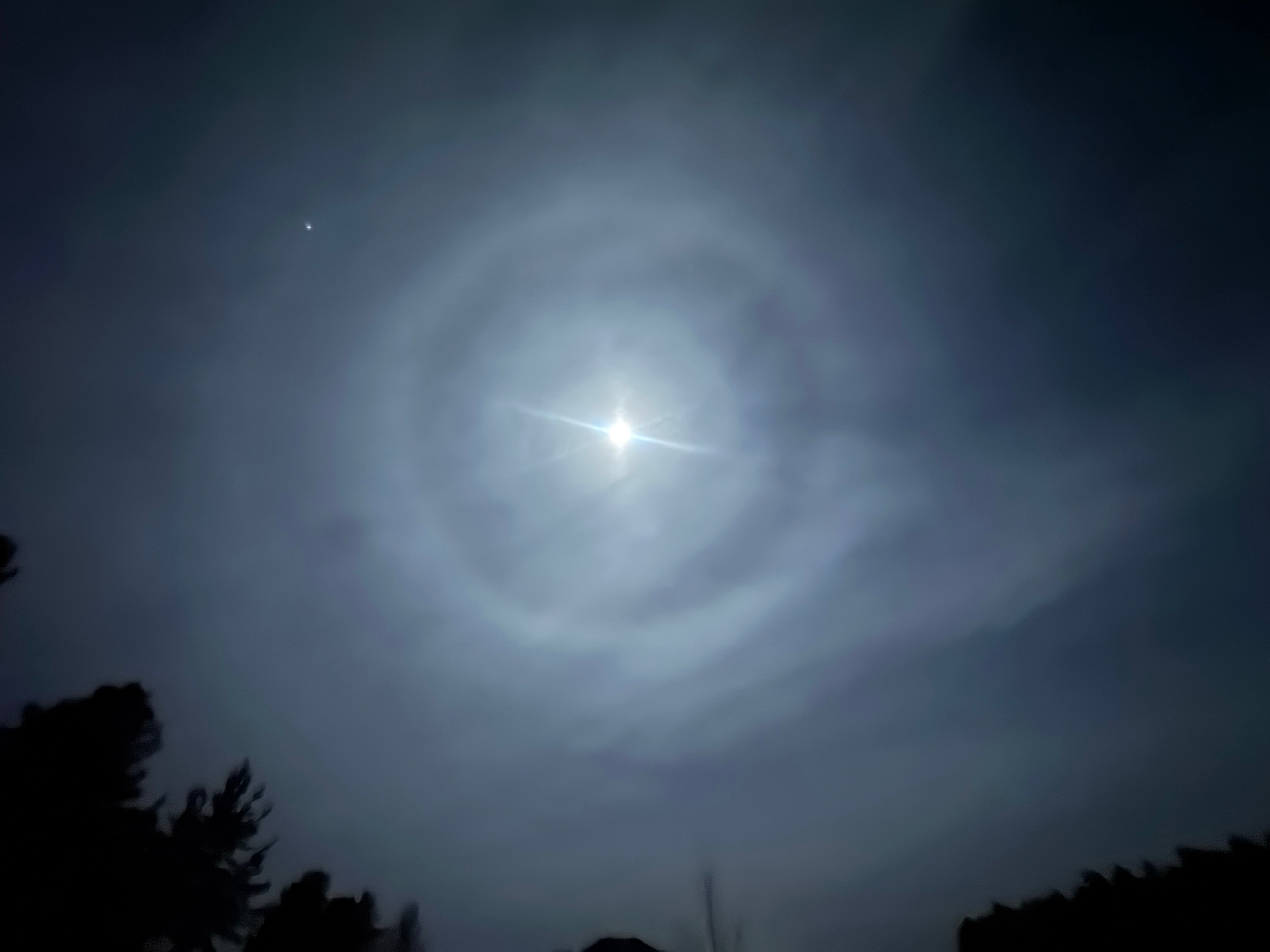 好完美的22度月晕写了一天代码的我真的感觉被奖励了佑酱的流浪奇遇记摄影 漠河·北