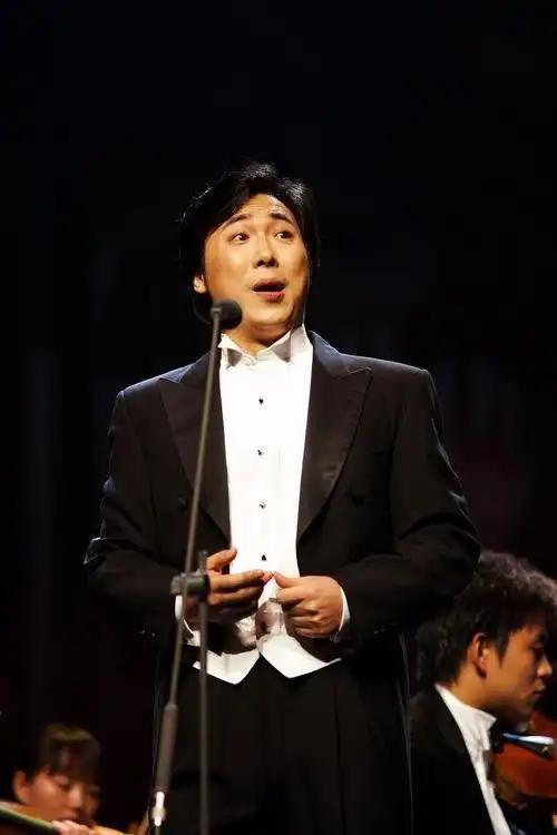宿舍里丢了钱，所有人一口咬定是他偷的——1988年，20岁的廖昌永差点提着菜刀冲