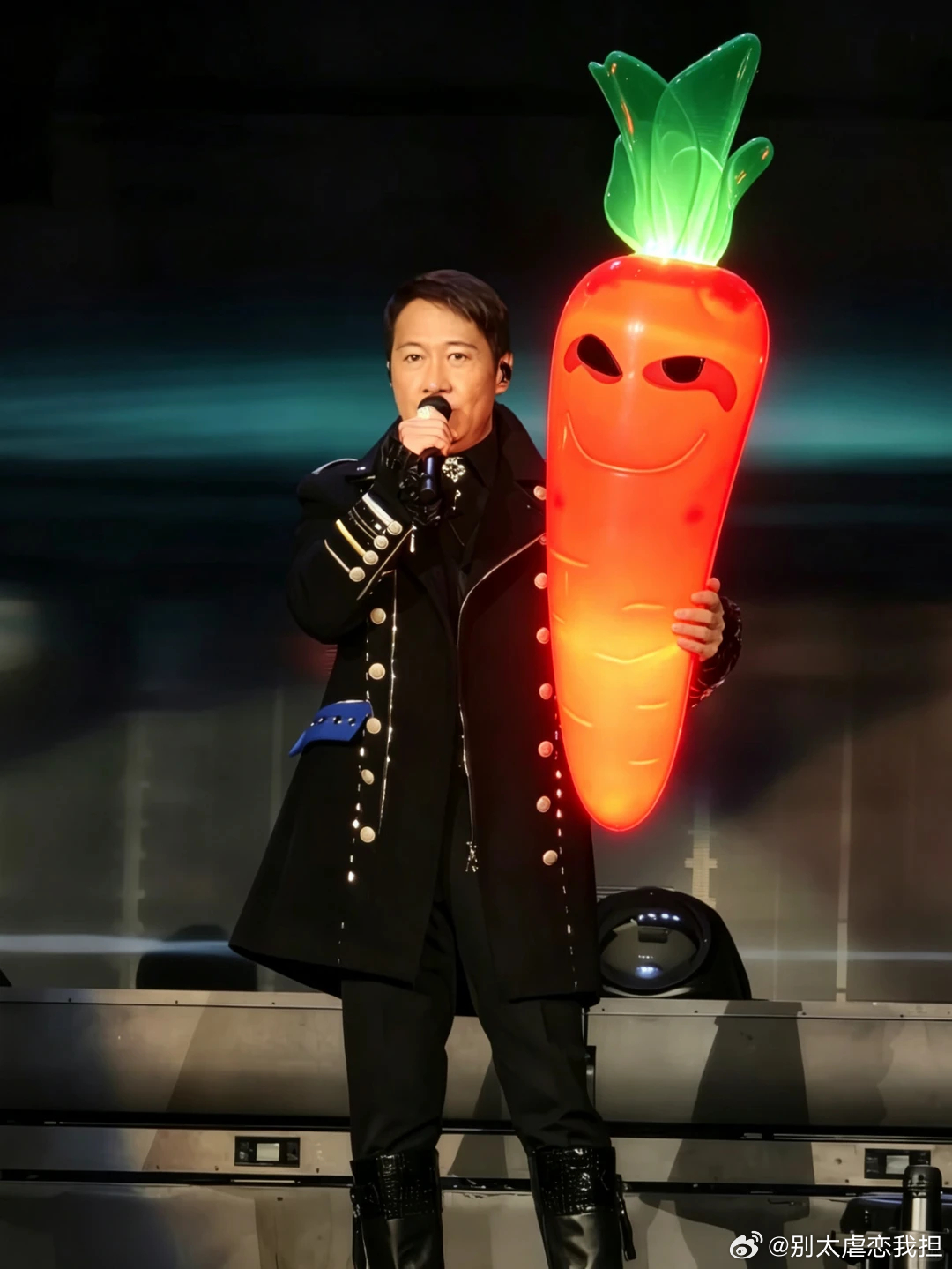 救命！黎明也太会了吧🥕 昨晚突如其来的官宣，直接把我整破防了！ ROBBABA
