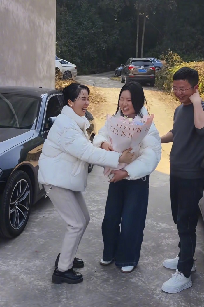 【#女子回应跟男友回家受到30人欢迎#：没想到有惊喜，被重视的感觉特别好】#32