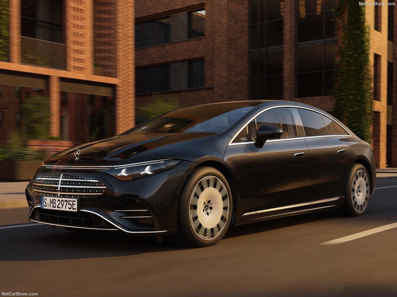 升级改款后的奔驰EQS，续航、充电速度、转向等许多方面都有进化。道理我都懂，但这