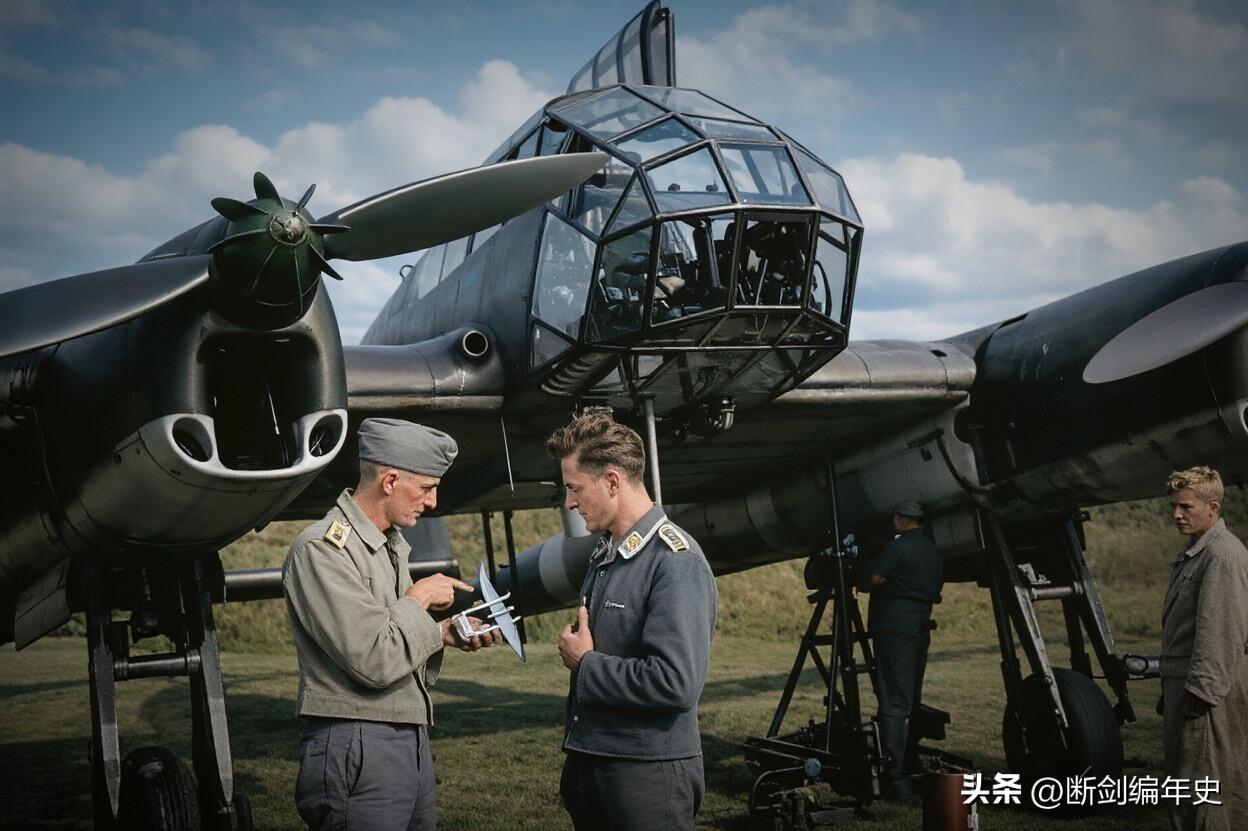 福克-沃尔夫Fw 189“鸮鹰”（Uhu）及其机组人员，时间地点不详。注意螺旋桨