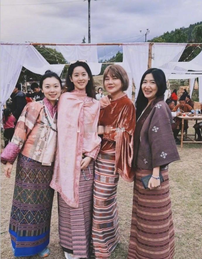 ​5月8日，章泽天在社交平台晒出素颜怼脸照，还配文说美好的旅程结束了。这次旅行，
