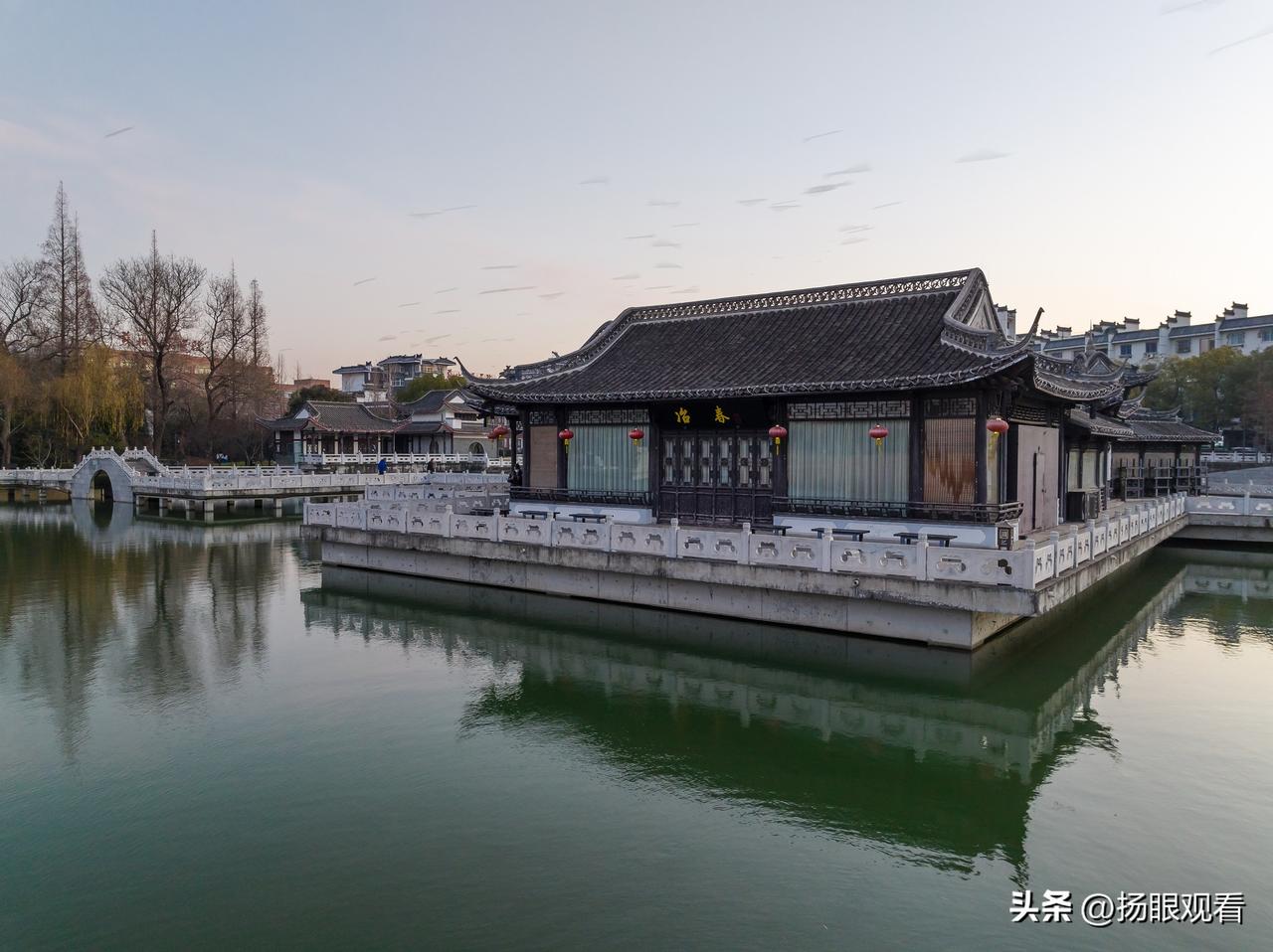 谁还不是为了留住快乐啊📸
 
现在的人走到哪儿都爱拍照打卡
不是臭美，也不是炫