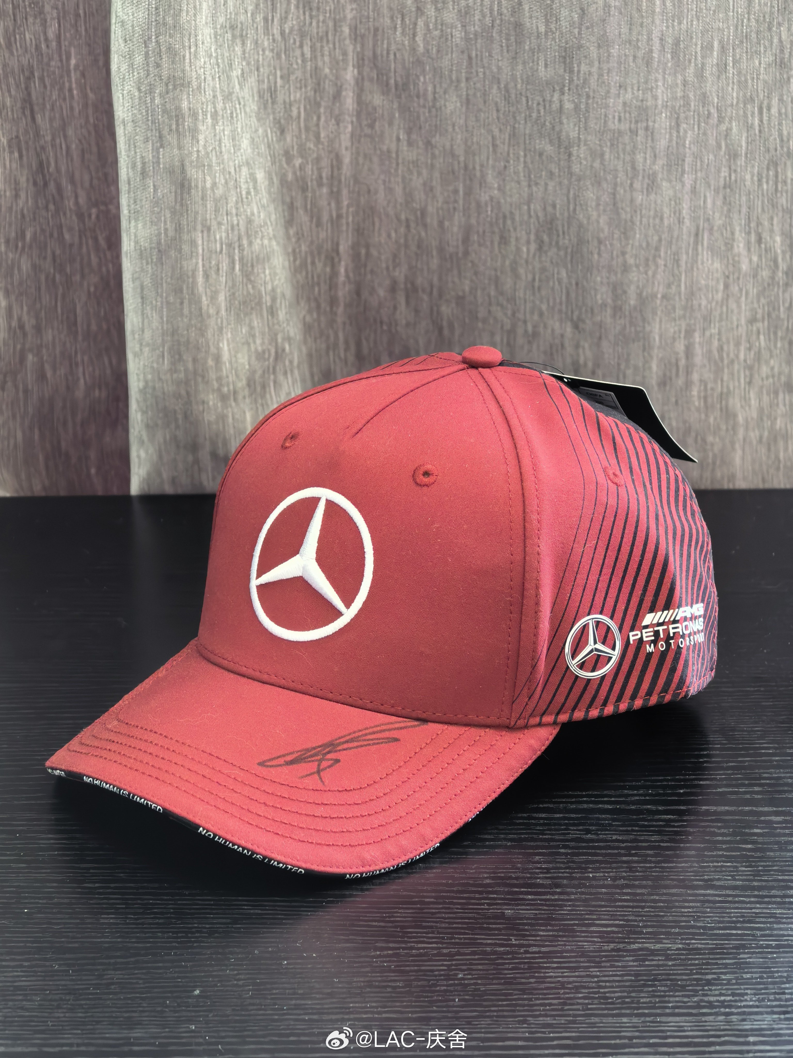 AMG带你追F1我家好像还有一顶乔治·拉塞尔亲签的太阳帽点赞过2000，抽一个朋