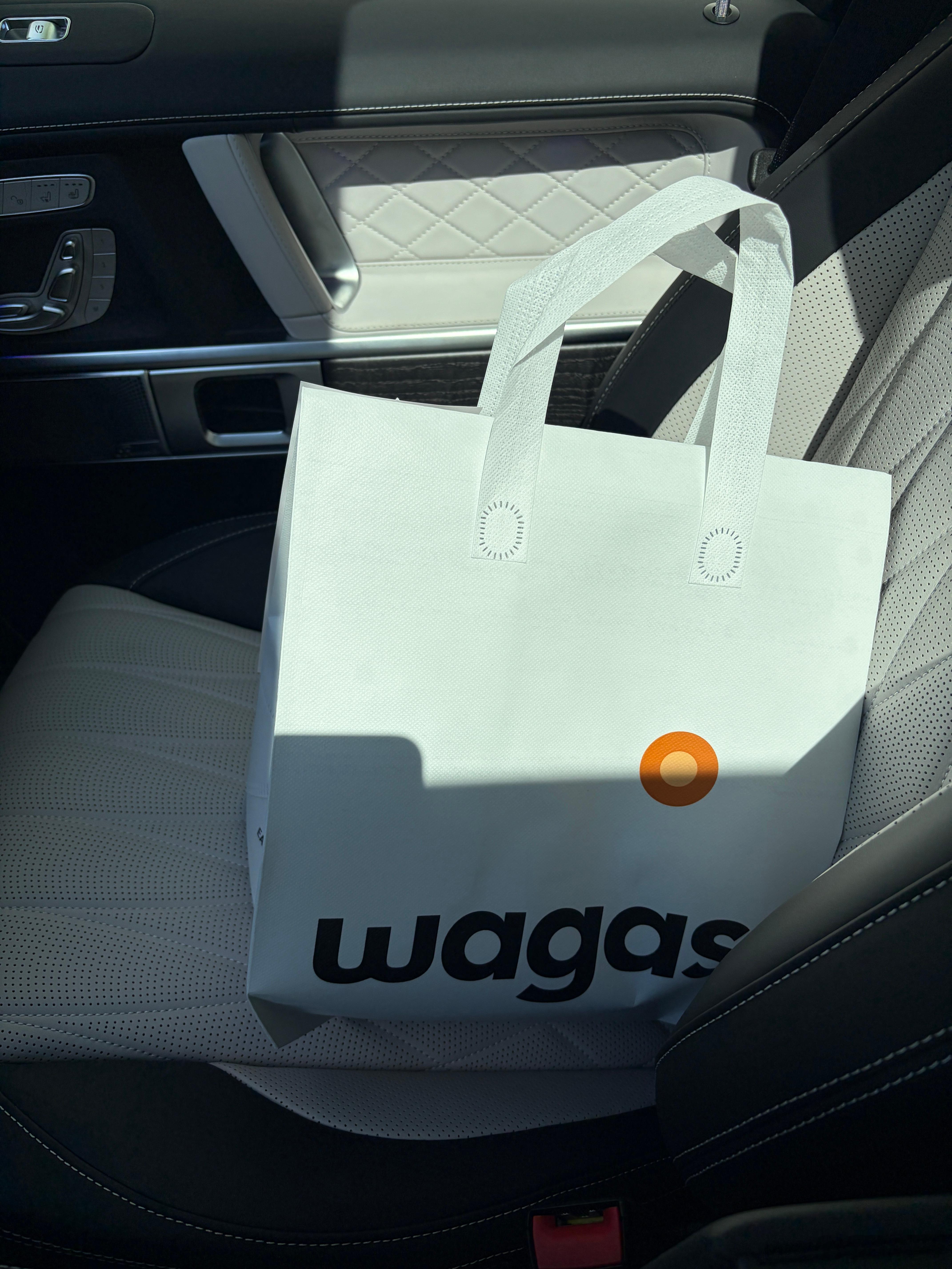 来吃饭没地方停车，在车里点了到店自取打包走了 我与汽车的日常