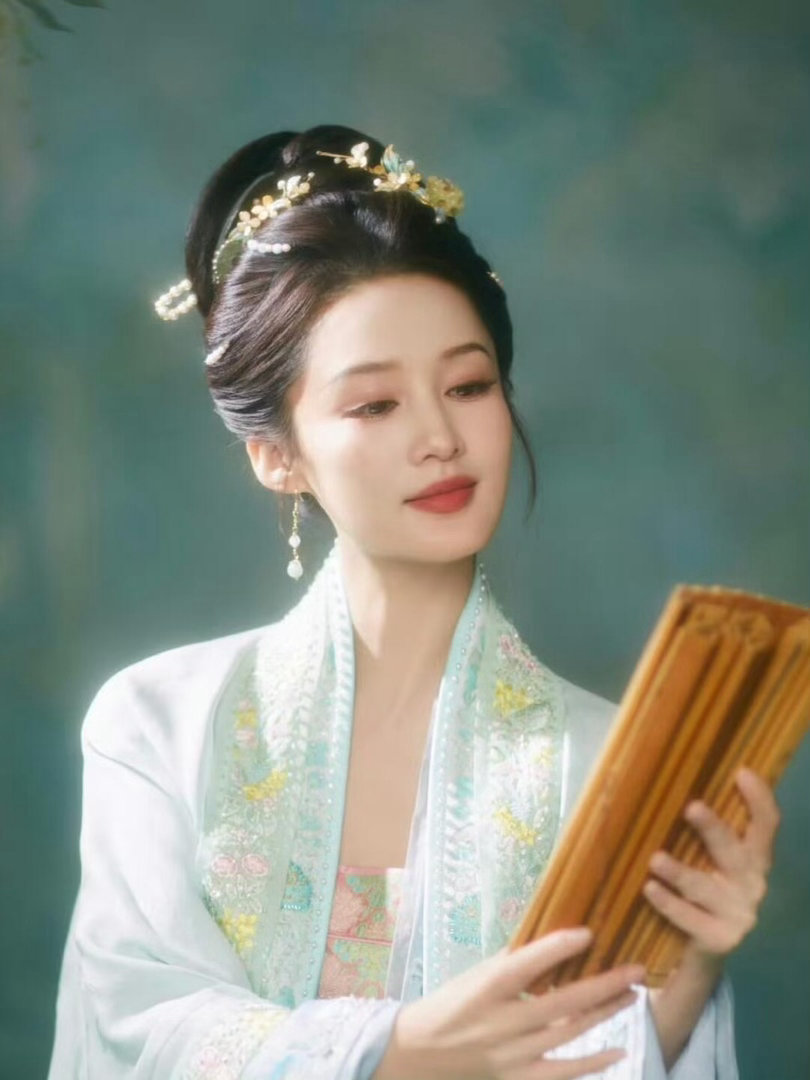 李清照选角要不看看赵今麦呢这个女明星给我的气场好适合。 暑期嘉年华李沁