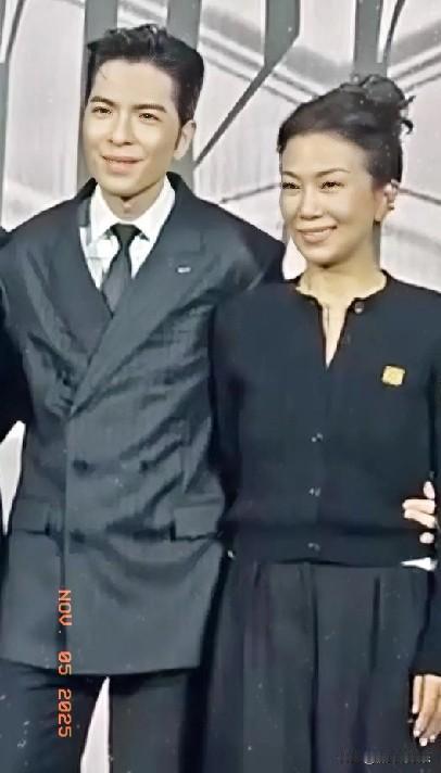 爱无惧岁月，萧敬腾林有慧共谱浪漫恋曲

于时光幽径中，38岁的萧敬腾与52岁的林